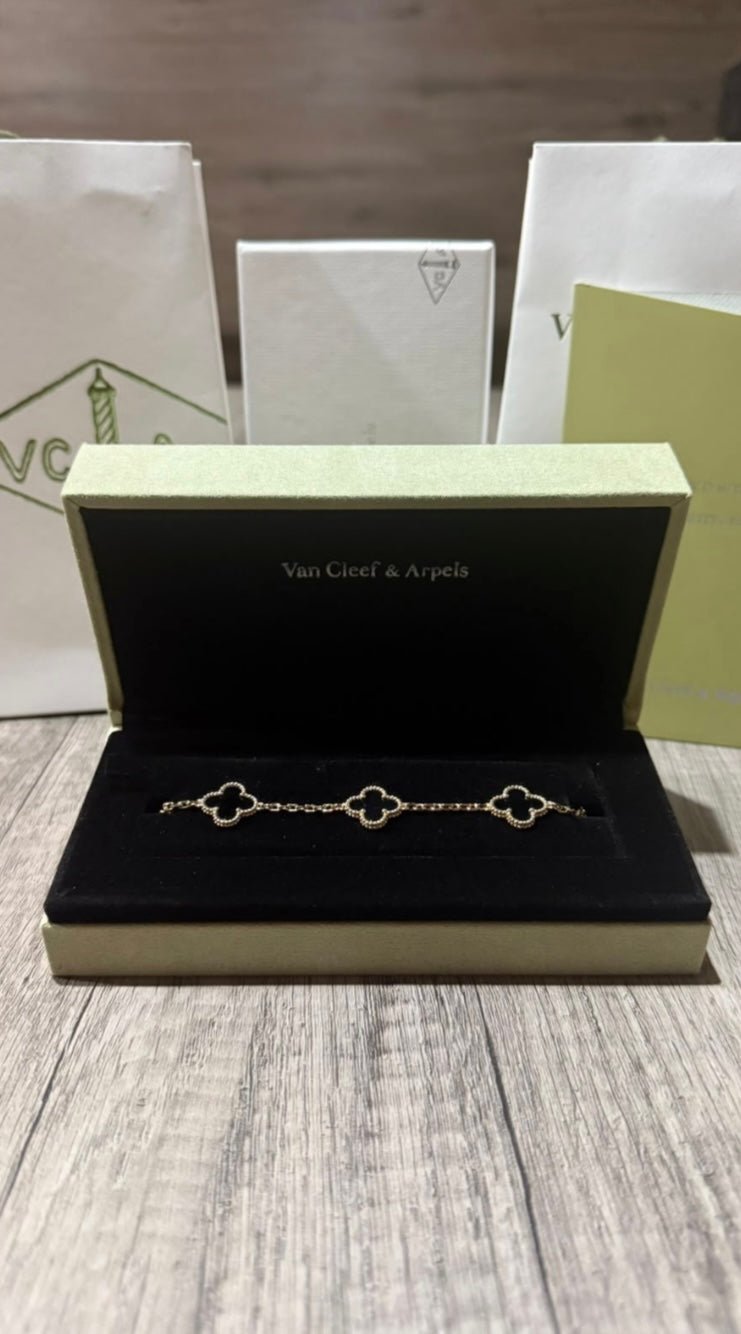 VAN CLEEF DORADA CON NEGRO